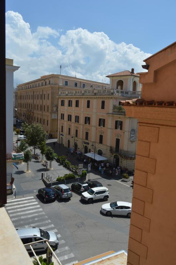 Apartament Domus Cavour Civitavecchia Zewnętrze zdjęcie