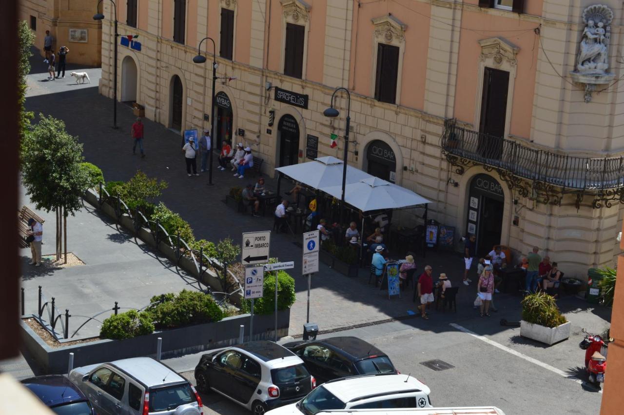 Apartament Domus Cavour Civitavecchia Zewnętrze zdjęcie
